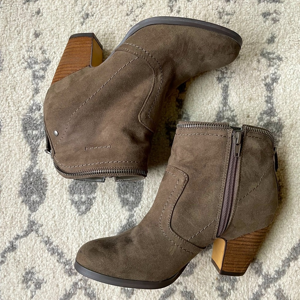 Lowered! 💥 Women’s Crown Vintage Taupe Booties - Picture 12 of 12